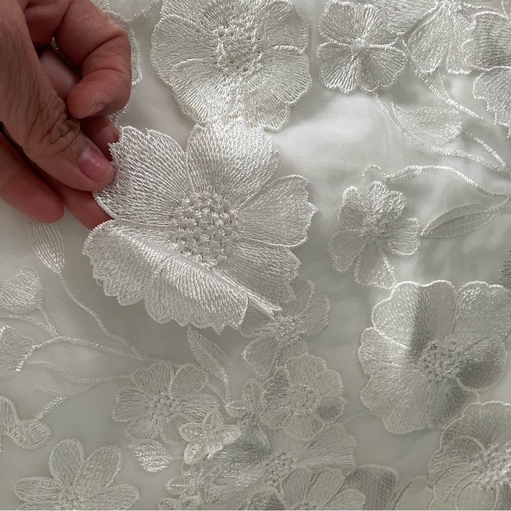 Elegant White Floral Strapless Dress - Picture 6 of 10